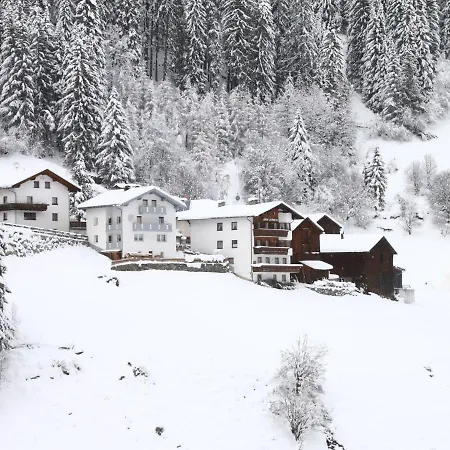 Apartment In At The Bus Stop
